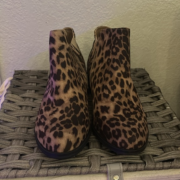 Leopard Heel Boots Women's size 10W cloudwalkers by avenue - Picture 8 of 12